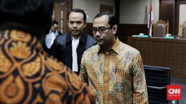 Mantan Kepala Kantor Wilayah Kementerian Agama Jawa Timur (Kanwil Kemenag Jatim) Haris Hasanudin, di vonis 2 tahun penjara dan denda Rp 150 juta subsider 3 bulan kurungan | (CNN Indonesia/ Andry Novelino)