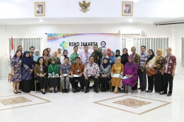 Deskripsi : Foto Bersama Dirut RSKO Jakarta setelah pelantikan ejabat baru | Sumber Foto: dokpri