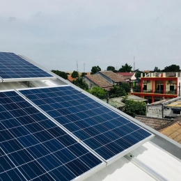 Instalasi listrik surya atap di sebuah rumah di Depok, Jawa Barat | dokpri