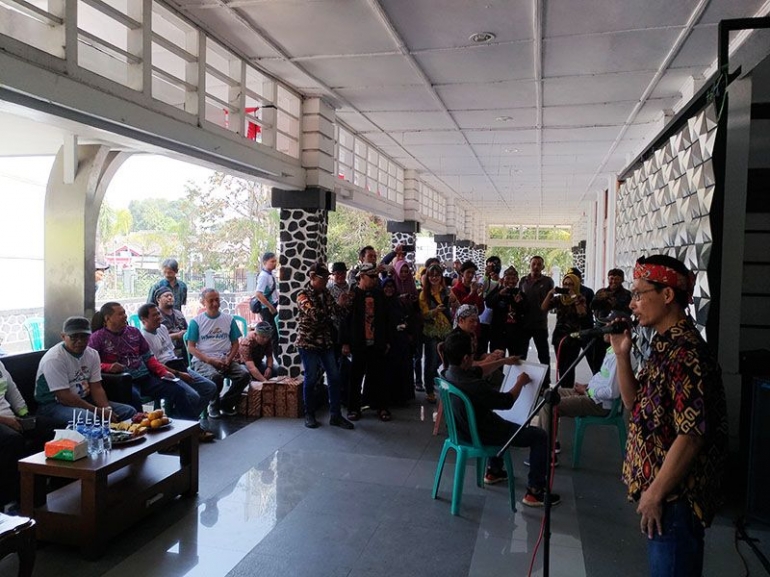 Ketua Komunitas Seniman Bandung Barat, M.Noor sedang menyampaikan kata sambutannya | dokpri