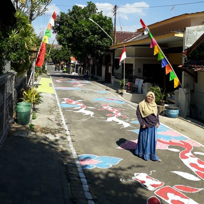 Keren kan kolam ikan koinya? Dokumentasi: Wahyu Sapta.