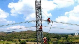 https://www.cnbcindonesia.com/news/20190806163726-4-90228/demi-kompensasi-listrik-pln-potong-gaji-direksi-pegawai