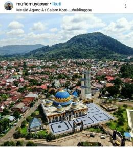 Mesjid Agung As Salam dan bukit Sulap Sumber: Instagram