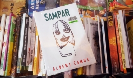 Karya besar Albert Camus yang diterjemahkan oleh Nh. Dini | Dokumentasi pribadi
