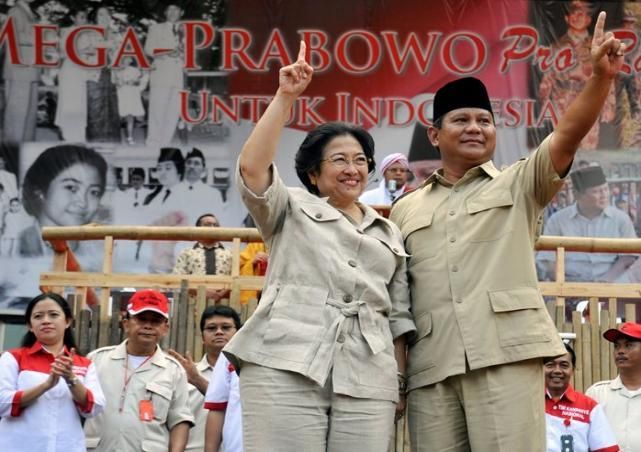Megawati dan Prabowo sudah bergandeng tangan kembali setalh Pilpres usai. Mereka berbagi menteri ke Jokowi? Sumber: netralnews.com