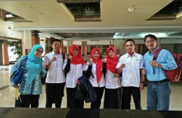 Foto : Tim Nusantara Sehat Puskesmas Sapala berasama pendamping dari kementerian kesehatan saat tiba di Banjarmasin (dokpri).