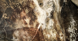 Lukisan manusia purba di Goa Leang-Leang