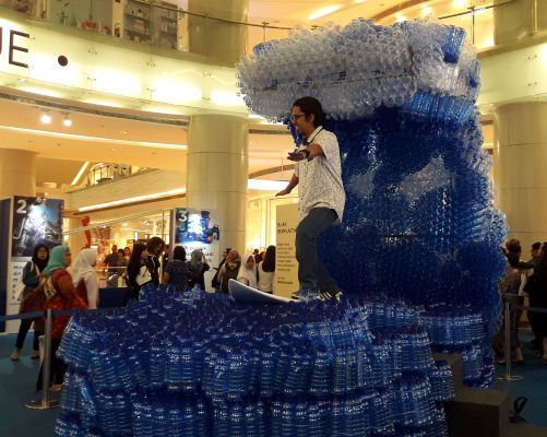 Alumni DBA menjadi bagian Danone dan dilibatkan dalam berbagai acara seperti kegiatan mengurangi plastik(dokpri)