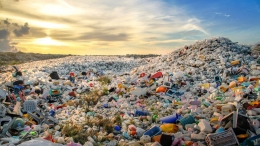 Pemandangan sampah plastik yang memprihatinkan. Sumber gambar: koranyogya.com