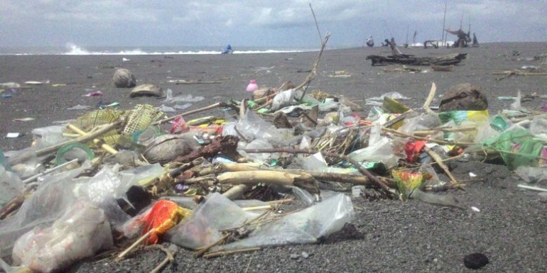 Salah satu pantai di Indonesia (Sumber: Kompas.com)