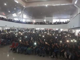 suasana auditorium ketika lagu