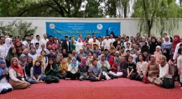 Jama'ah shalat Ied dan bapak Duta besar beserta ibu. (Arif/KBRI)