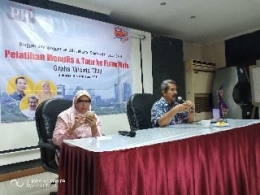 Bang Isson Khairul didampingi Mbak Muthia, admin CLICK (foto Nur Terbit)