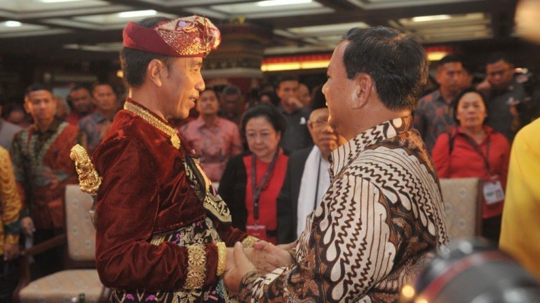 Jokowi-Prabowo di Kongres PDIP [Foto: ANTARA FOTO/Nyoman Budhiana] 