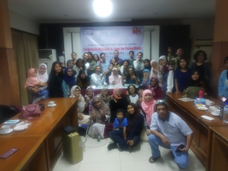 Para peserta berfoto bersama (dok: Bang Nur)