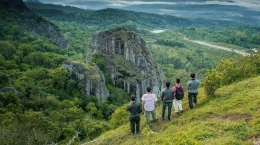 Destinasi Wisata Gunung Api Purba ( travel.tribunnews.com)