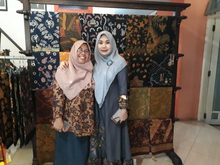 Batik Tulis Pesantenan Pati, di tangan dingin Sri Puji Astuti merupakan regenerasi pembatik di era sekarang. | Dokumentasi Wahyu Sapta