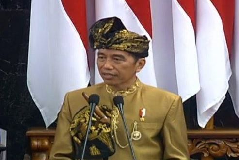 Jokowi Berbusana Suku Sasak di SIdang Tahunan MPR I Gambar : Tribun