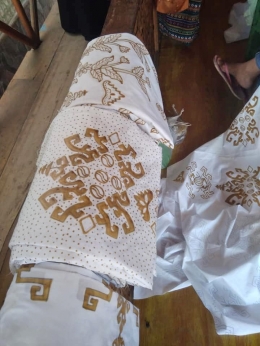  Batik tulis motif Lampung