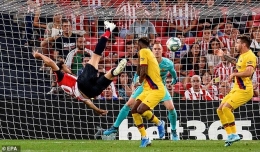 Aritz Aduriz, mencetak gol cantik ke gawang Barcelona di pekan pertama Liga Spanyol/Foto: Daily Mail/EPA