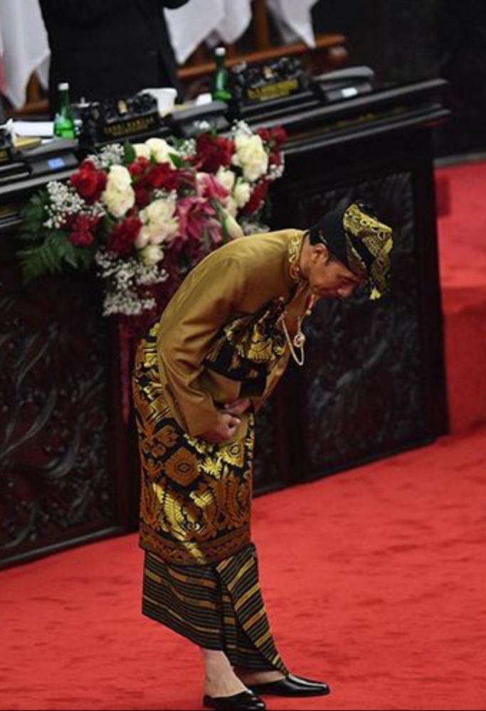 Ilustrasi: Presiden Jokowi dengan Pakaian Suku Sasak, Lombok NTB (16/08). Sumber: Setneg