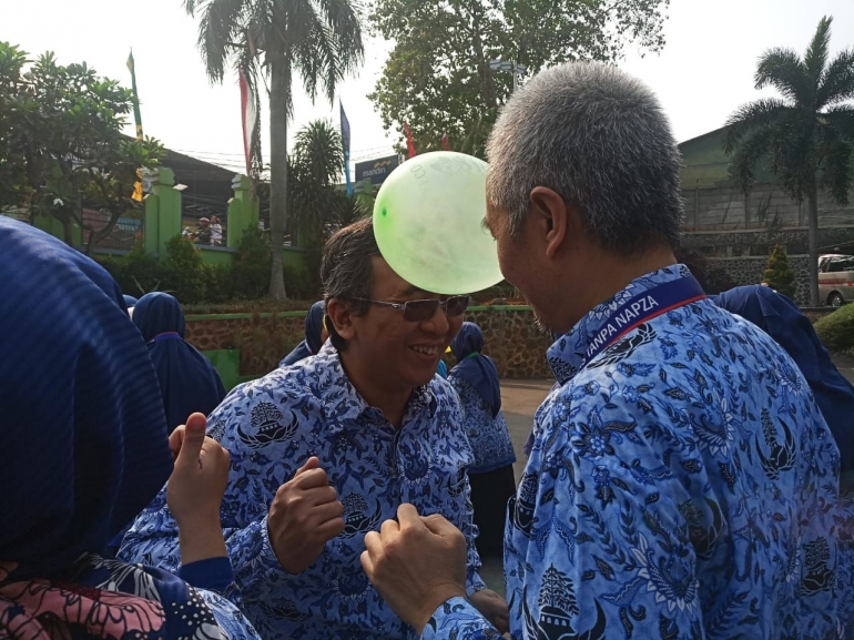 Deskripsi : Dirut RSKO Jakarta ikut terlibat dalam perlombaan HUT Kemerdekaan RI ke 74 di RSKO Jakarta I Sumber Foto : dokpri RSKO