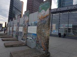 Dokpri-sisa-sisa tembok berlin