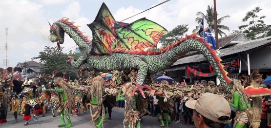 karnaval Perayaan kemerdekaan RI desa Krogowanan Sawangan Magelang Jateng Mataram Kuno di lereng gunung Merapi dan Merbabu.kebudayaan memperkaya dan mempersatukan (jepretan Untung Puryanto dari smartphone)