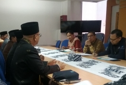 Aksi simpati tokoh masyarakat Simarboru. | Foto: Dokpri