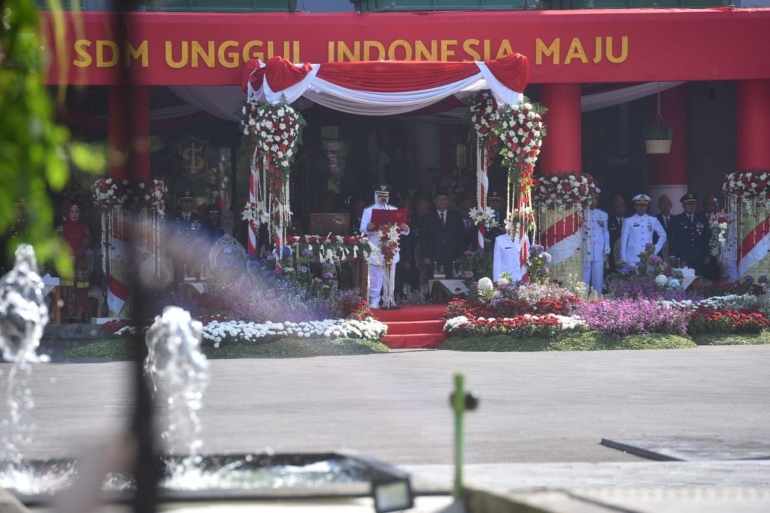Risma saat upacara Hari Kemerdekaan di Balai Kota Surabaya/Dok. Humas Pemkot Surabaya