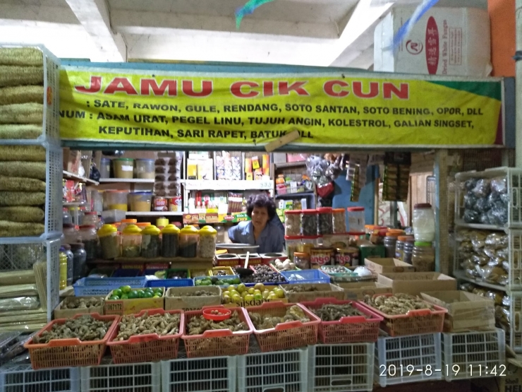 Kios Jamu Cik Cun di Pasar Projo Ambarawa/dokpri