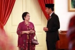 Presiden Jokowi dan Megawati dalam suatu perbincangan. Sumber: medcom.id