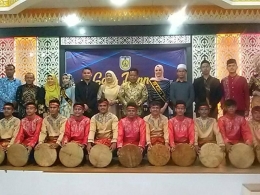 Foto Bersama, Blogger Turki, Panitia, Penari dan walikota Banda Aceh Aminullah Usman dan 
