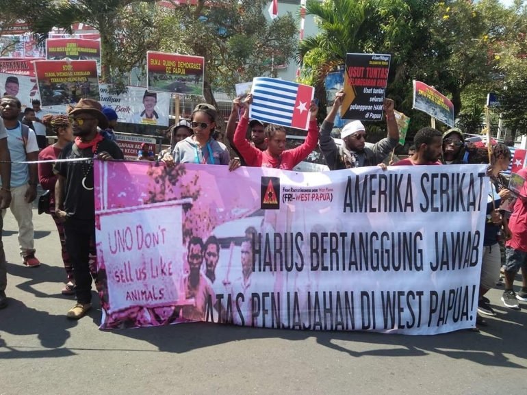 Aktivis Front Rakyat Indonesia untuk Papua Barat atau FRI-WP dan Aliansi Mahasiswa Papua atau AMP Komite| Sumber:https://www.jubi.co.id