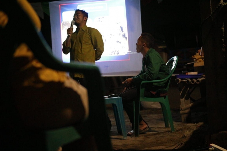 Fahmi perwakilan dari PINBUK DIY sedang menjelaskan manfaat limbah biogas kepada Masyarakat Dusun Somodaran