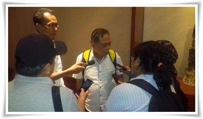 Arkeolog Bambang Budi Utomo diwawancara wartawan (Dokpri)