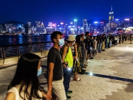 Rantai manusia Hong Kong menuntut reformasi demokrasi (doc.National Post/ed.Wahyuni)