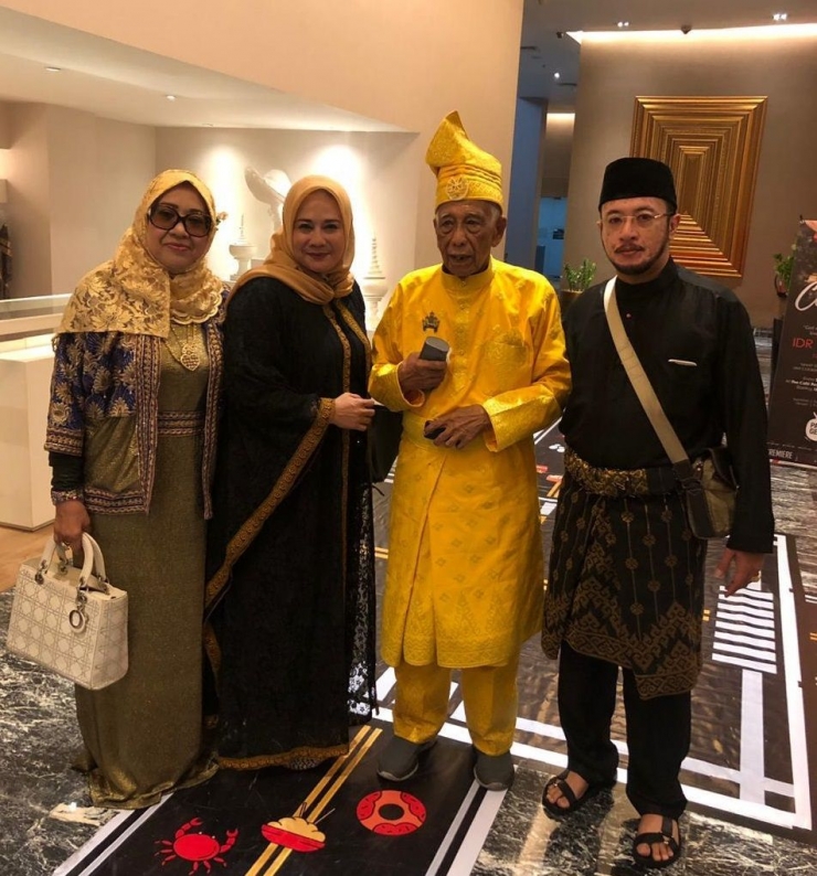  Kepala Badan Penghubung Pemprov Riau Dra. T.Fawani Delifia, ME (kedua kiri) bersama Mangkubumi Mangku Diraja Tengku Muchtar bin Tengku Anum(kedua kanan) dan Direktur Investigasi Indonesia Law Enforcement (ILE), BagusTaradipa (kanan)/Foto: Istimewa