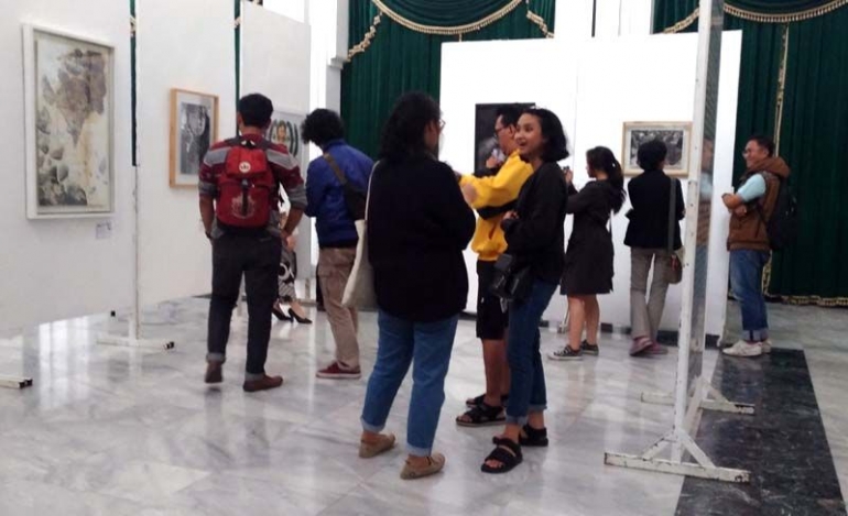SuasanaPameran Bersama Para Perupa Jawa Barat dan Peserta Kompetisi Drawing  Anugerah Barli di Gedung Sate, Bandung(Sumber: J.Haryadi)
