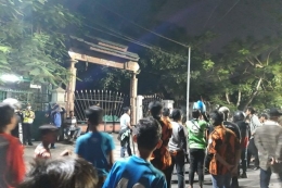 (Asrama mahasiswa Papua di Surabaya. Foto kompas.com 17 Agustus 2019)
