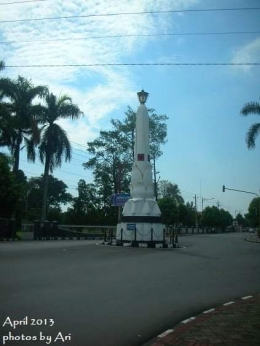 Tugu Pancasila = Tugu Merdeka = Tugu Pembangunan di Purwokerto photo by Ari