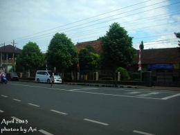 Jalan Sudirman di depan SMA tempat saya belajar. Photo by Ari