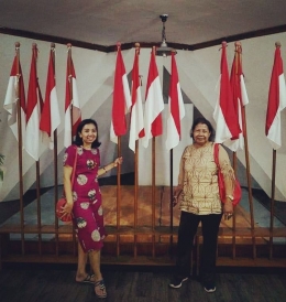 Saya dan Ibu di Museum 10 November Surabaya. Dokumen Pribadi