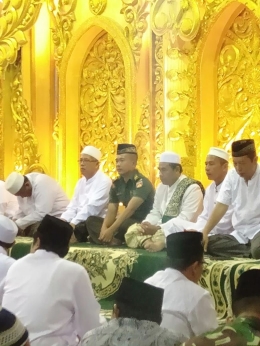 Kapten Inf Kusmiyanto pasi ter kodim 0718 pati mewakili komandan kodim 0718 pati hadiri acara majelis Dzikir Maulidurrosul (foto YUHARI) 