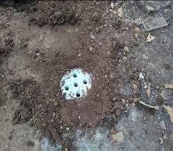 Penutup lubang biopori di permukaan tanah