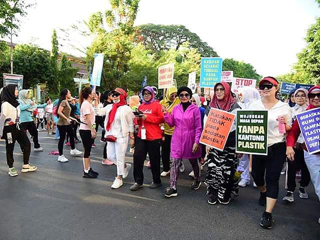 Liestiaty F Nurdin kampanyekan pengurangan sampah plastik.| Dokpri