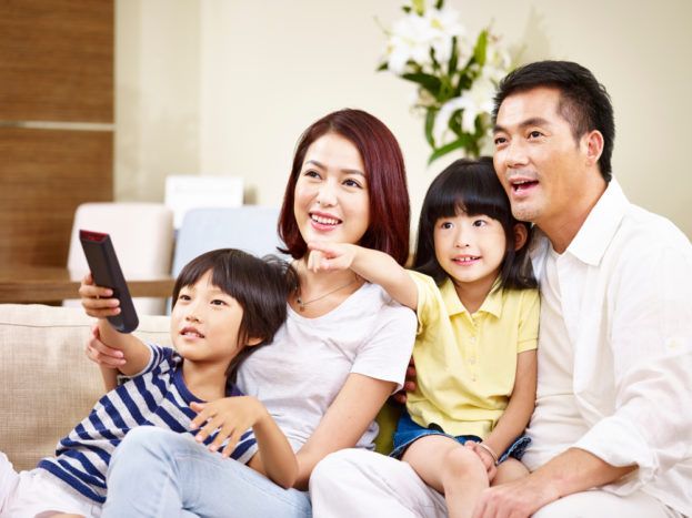 Televisi sebagai sarana mempererat keluarga (hellosehat)