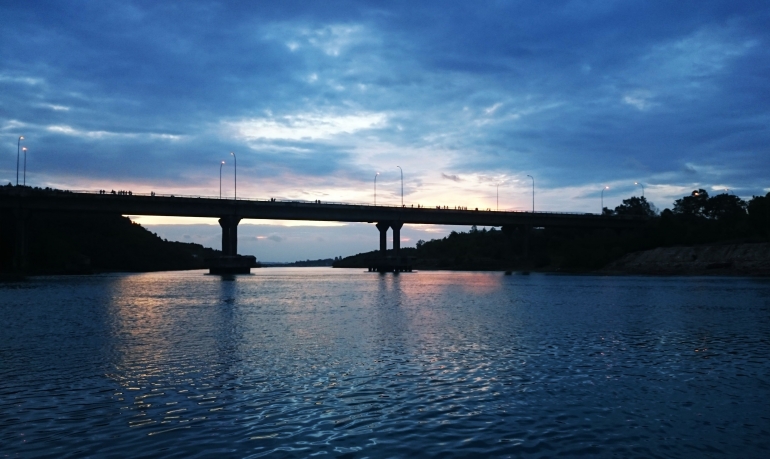 Dokumentasi Pribadi; Laut Dari Bawah Jembatan III Raja Ali Haji Barelang, Batam.