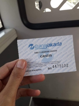 Pernah beberapa kali dapat tiket Trans Jakarta Gratis. Photo by Ari