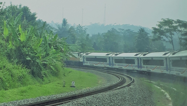 Ilustrasi saat pulang kampung dari Jakarta ke Bandung dengan Kereta Api Argo Parahyangan - Dokpri